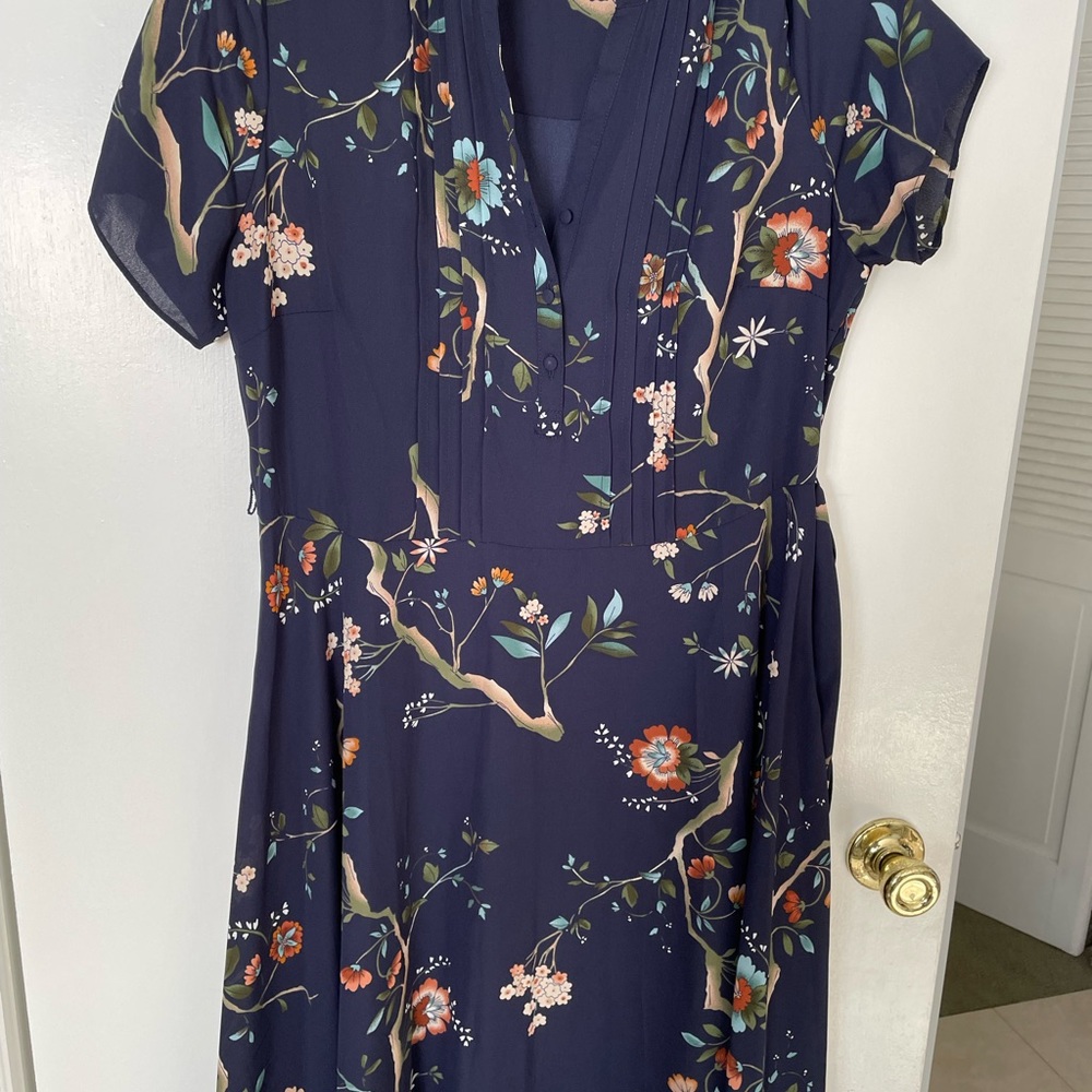 NANETTE LEPORE Beautiful flower dress. Brand new no tags.  Very good condition.